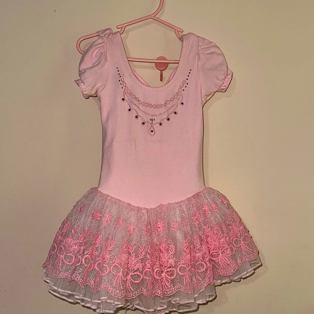 Pink fluffy tutu dress for ballerinas 2,3 year old.